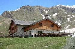 Rifugio alpino Walter Bonatti / 2025m / loc. Malatrà - Val Ferret / Courmayeur