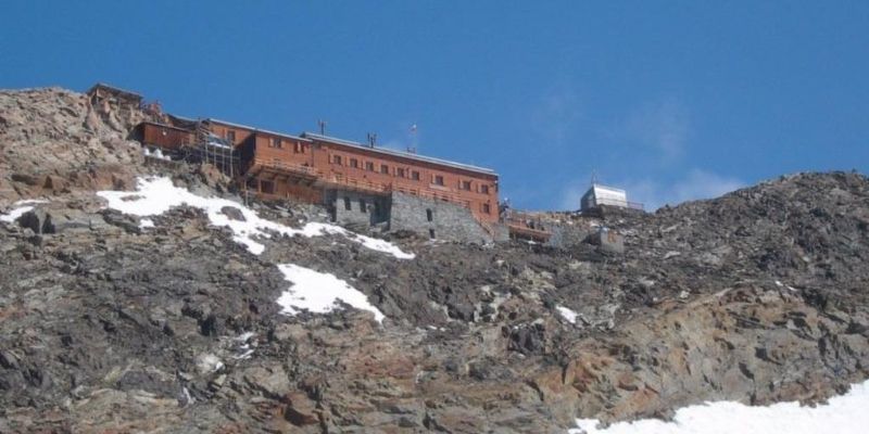 Rifugio alpino Giovanni Gnifetti / 3.647 m / Ghiacciaio del Garstelet - Monte Rosa / Gressoney-La-Trinité